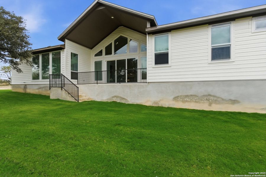 Exterior details and patio area of a home in Potranco Oaks, Castroville (Image 27).