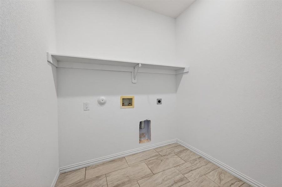 Spacious, unfurnished interior of a new home in , Cleburne (Image 18).