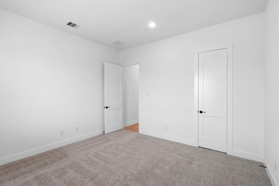 Spacious, unfurnished interior of a new home in Briarley, Montgomery (Image 26).