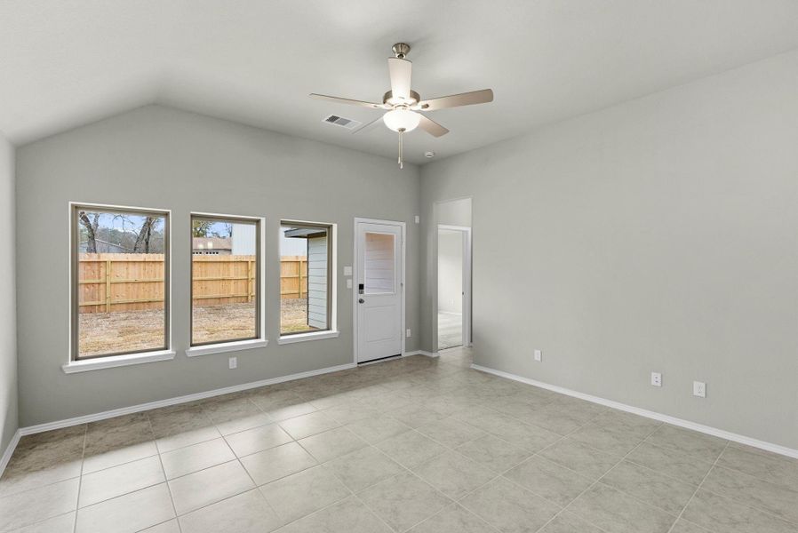 Spacious, unfurnished interior of a new home in Escondido, Magnolia (Image 25).