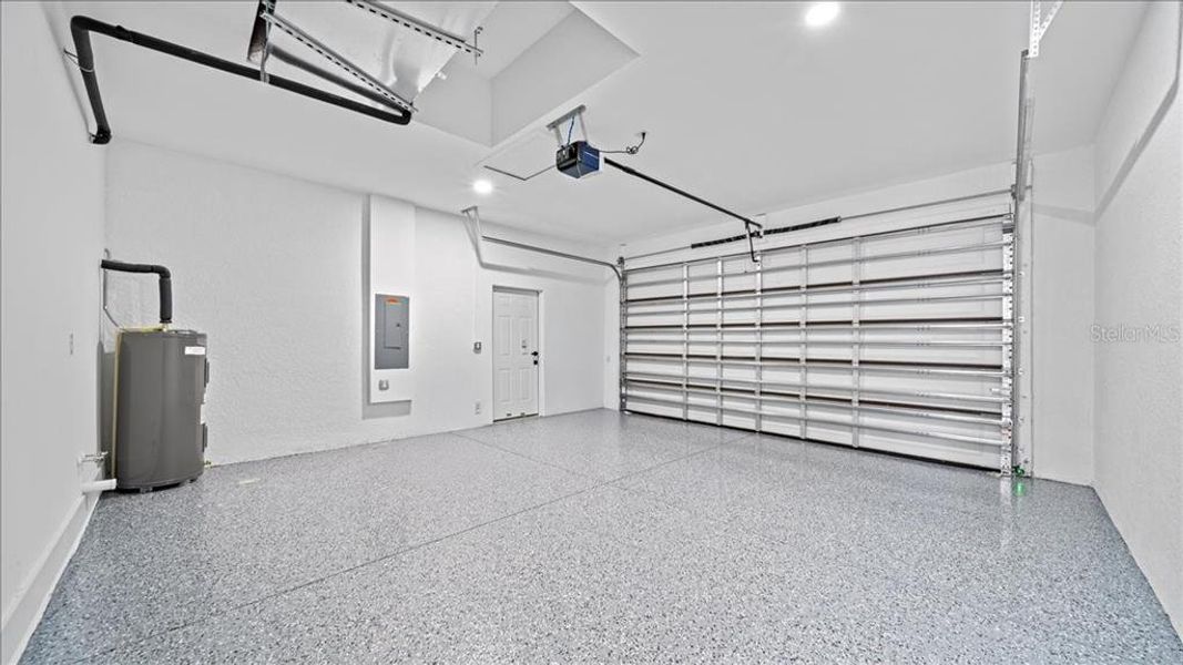 Spacious, unfurnished interior of a new home in , Port Charlotte (Image 14).