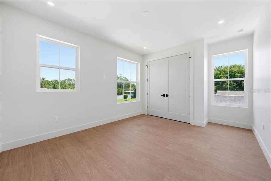 Spacious, unfurnished interior of a new home in , St. Petersburg (Image 57). Spacious, unfurnished interior of a new home in , St. Petersburg (Image 57).
