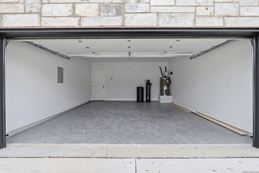 Spacious, unfurnished interior of a new home in , Spring Branch (Image 17).