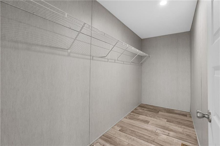 Spacious, unfurnished interior of a new home in , Resaca (Image 12).