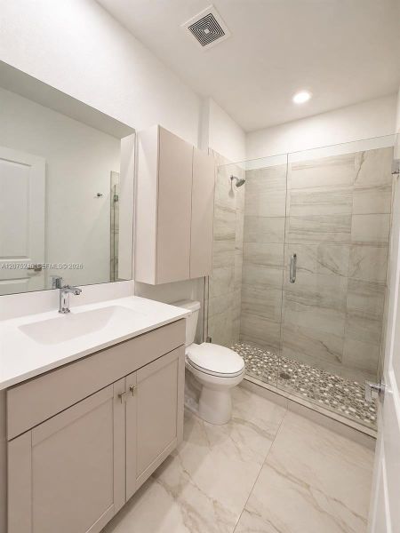 full bathroom 3