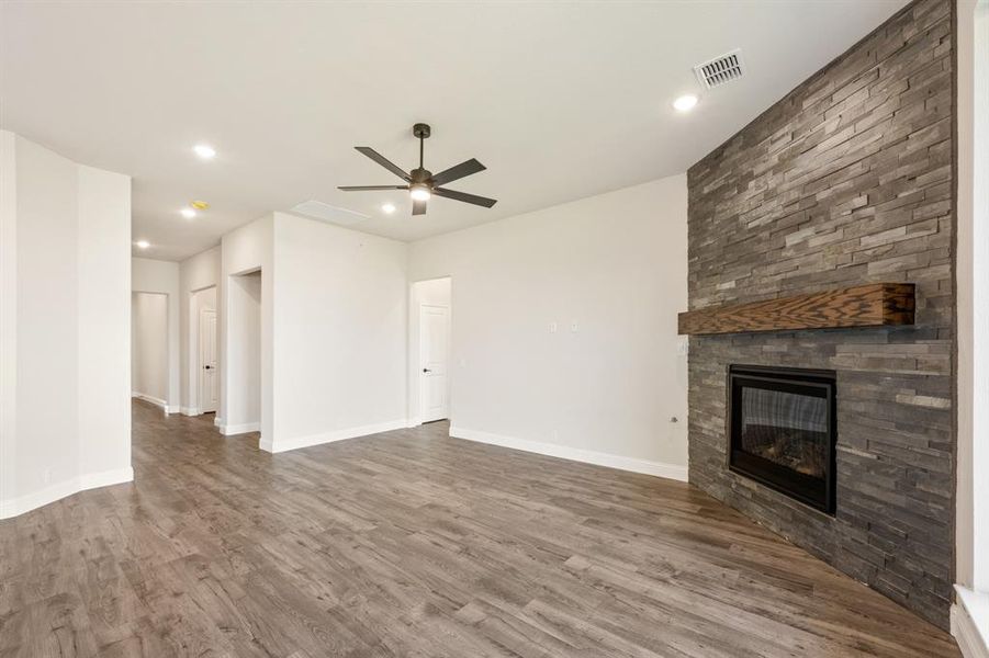 Spacious, unfurnished interior of a new home in Parks at Panchasarp Farms 55-60, Burleson (Image 24).