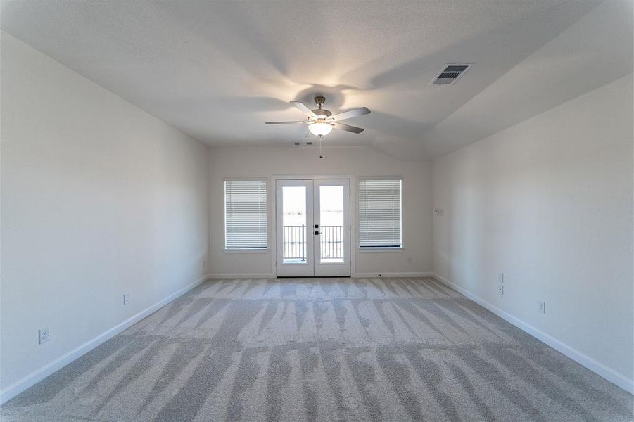 Spacious, unfurnished interior of a new home in Sonoma Verde, Rockwall (Image 15).