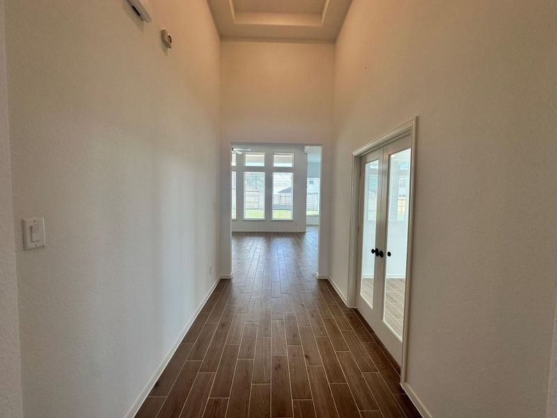 Spacious, unfurnished interior of a new home in Creekhaven, Iowa Colony (Image 19).