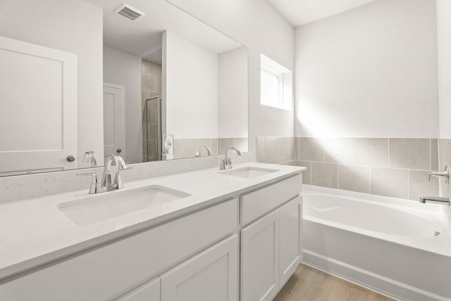 Furnished interior view inside a new home in Martha's Vineyard, Alvin (Image 10).