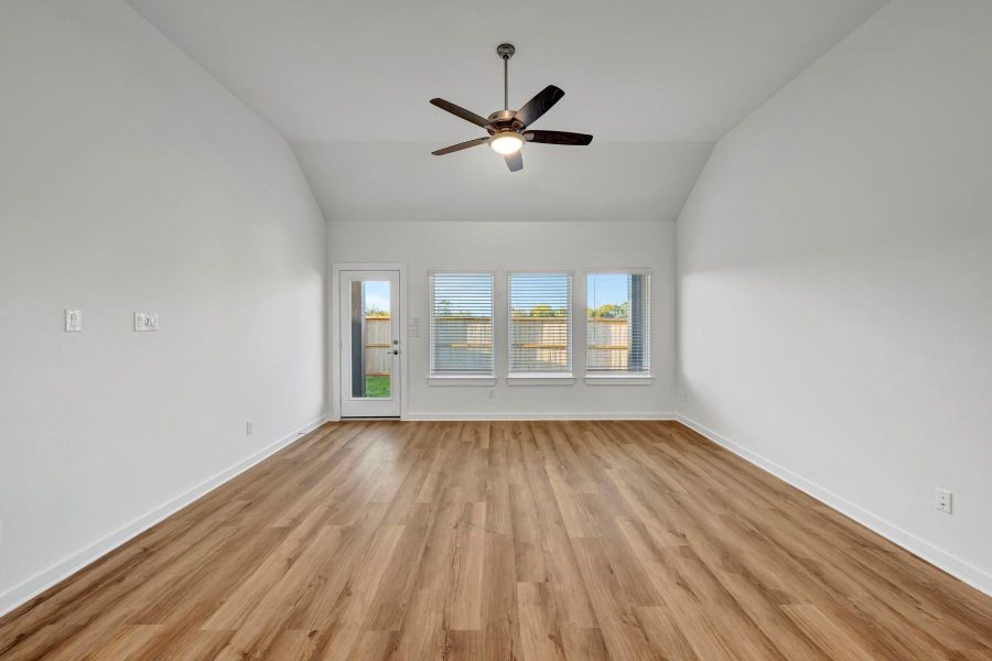 Spacious, unfurnished interior of a new home in Ambrose, La Marque (Image 20).