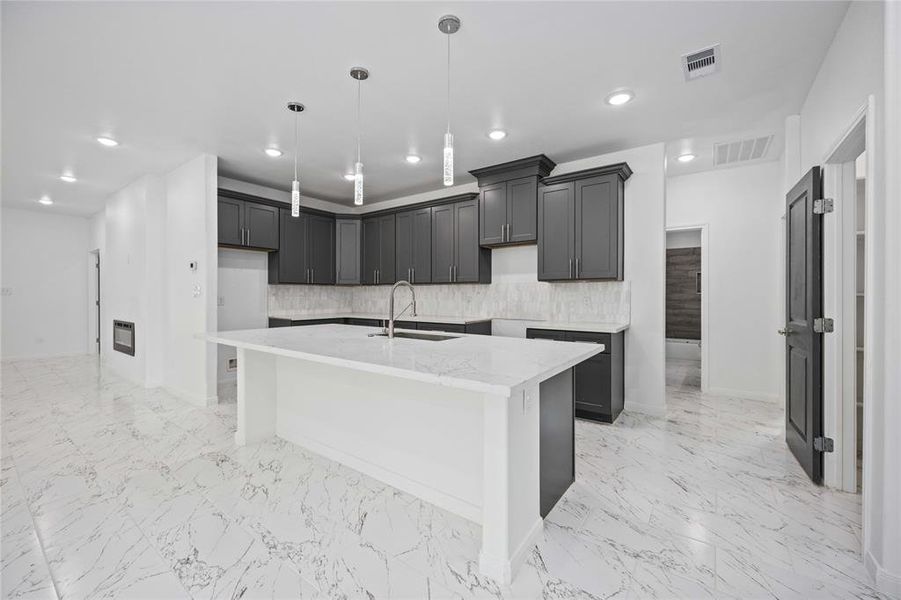 SLEEK QUARTZ      COUNTERTOPS