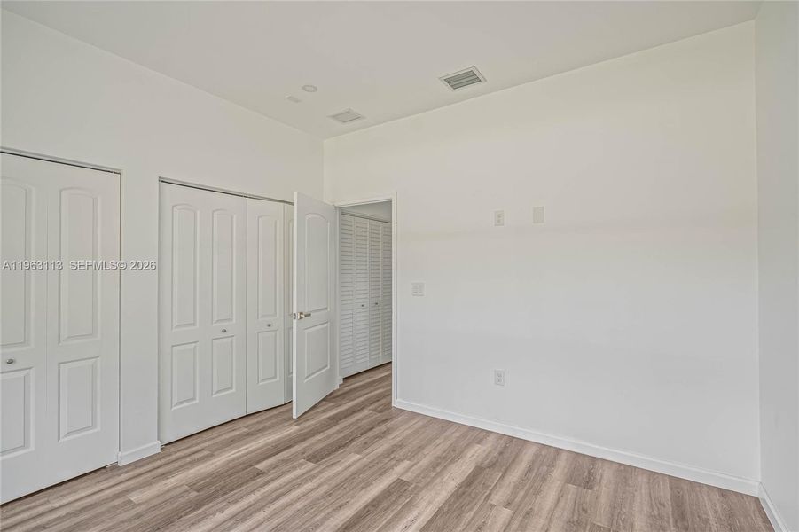 Spacious, unfurnished interior of a new home in , Sebring (Image 15).