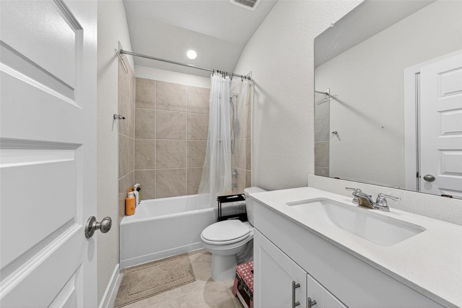 Furnished interior view inside a new home in Wall Street Village, Richmond (Image 7).