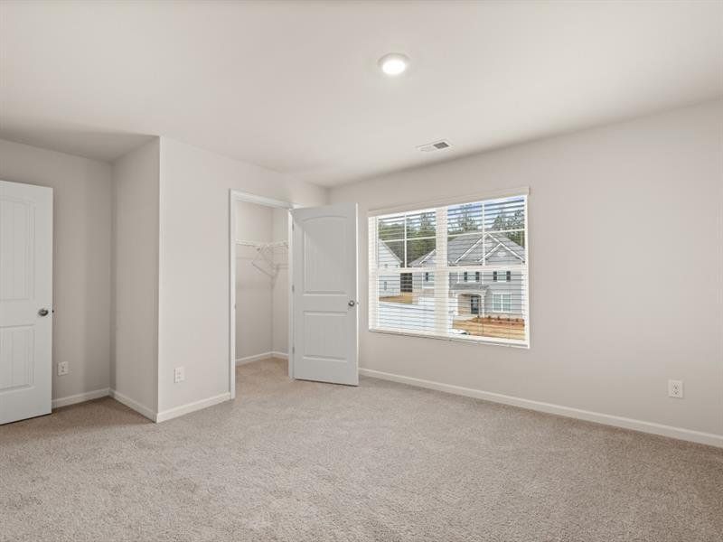 Spacious, unfurnished interior of a new home in Northwoods at Mirror Lake, Villa Rica (Image 36).