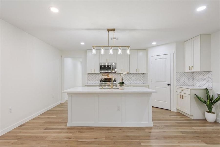 Furnished interior view inside a new home in , Waco (Image 5).
