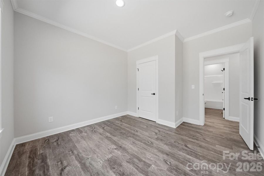 Spacious, unfurnished interior of a new home in , Lenoir (Image 28).