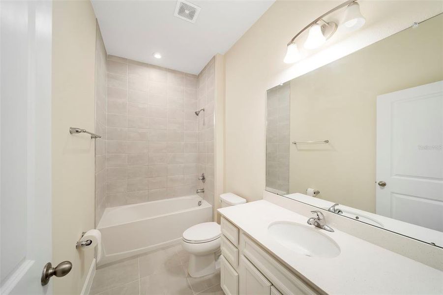 Furnished interior view inside a new home in , Bradenton (Image 8).