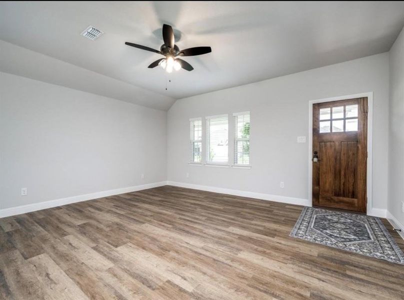 Spacious, unfurnished interior of a new home in , Sanger (Image 11).