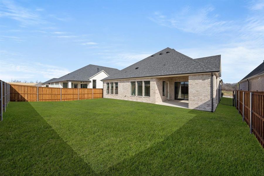 Exterior details and patio area of a home in Viridian Elements, Arlington (Image 24).