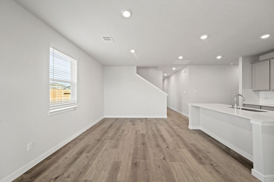 Spacious, unfurnished interior of a new home in Russell Ranch, Bay City (Image 21).