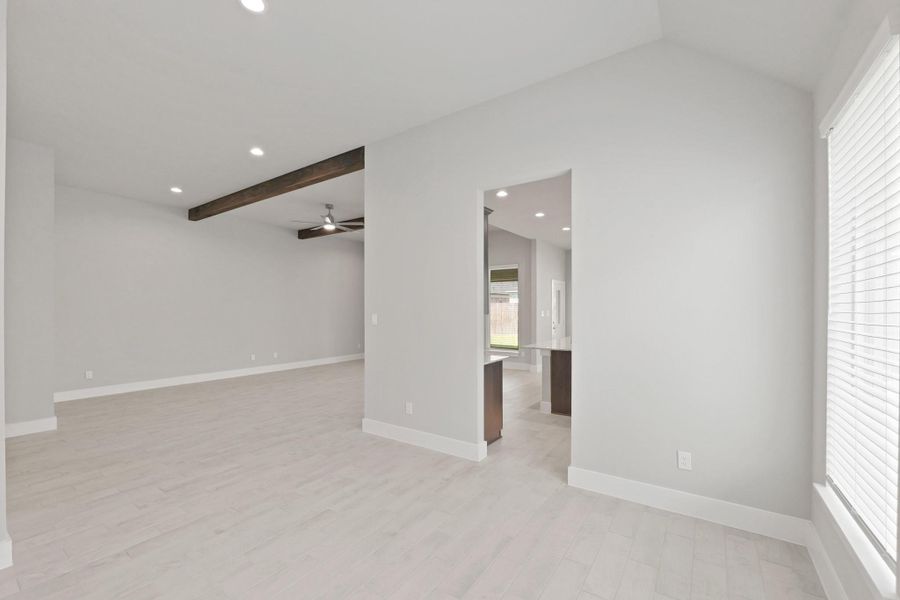 Spacious, unfurnished interior of a new home in Briarwood Crossing, Rosenberg (Image 22).