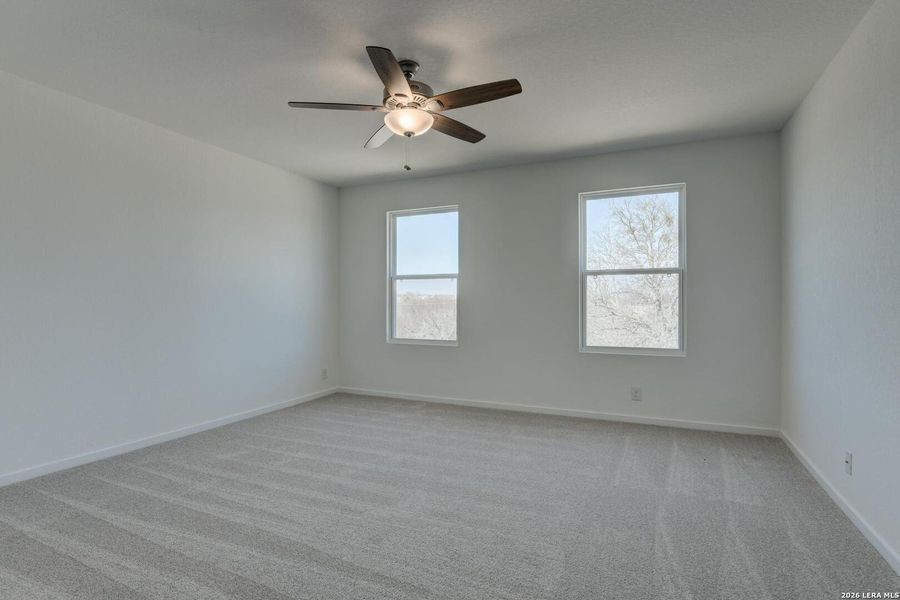 Spacious, unfurnished interior of a new home in Hennersby Hollow, San Antonio (Image 16).
