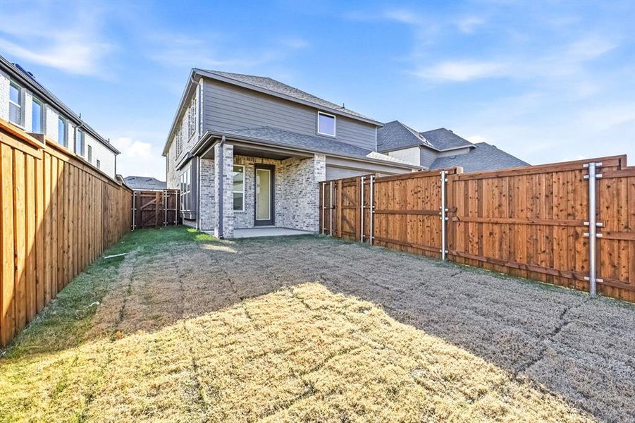 Exterior details and patio area of a home in Mosaic, Celina (Image 2).