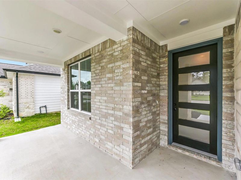 Exterior details and patio area of a home in Sundance Cove, Crosby (Image 25).