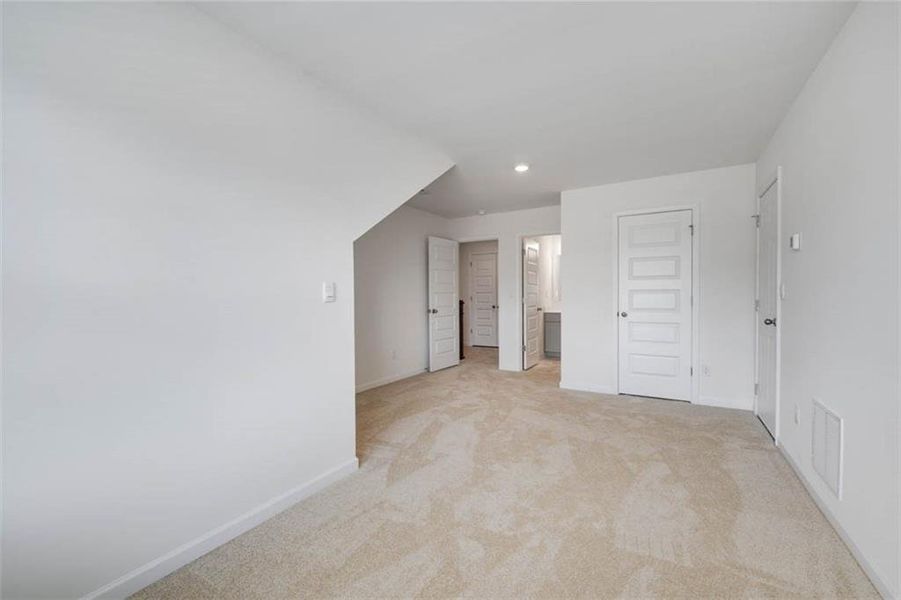 Spacious, unfurnished interior of a new home in Evergreen Crossing, Locust Grove (Image 19).