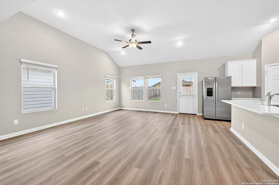 Spacious, unfurnished interior of a new home in Winding Brook, San Antonio (Image 19).