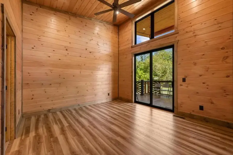 Spacious, unfurnished interior of a new home in , Blue Ridge (Image 14).
