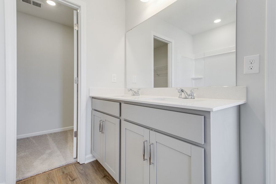 Image 30 of a home in Astoria.