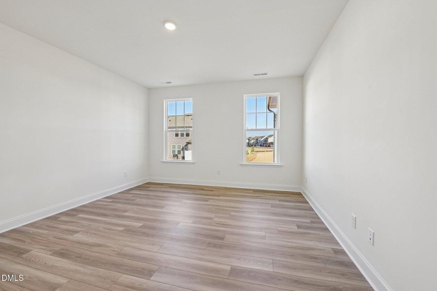 15-web-or-mls-Hipwood Dr-S2901-015