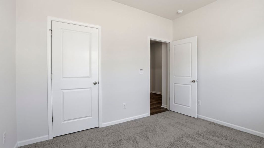 Spacious, unfurnished interior of a new home in Sage Grove, Lyman (Image 15).