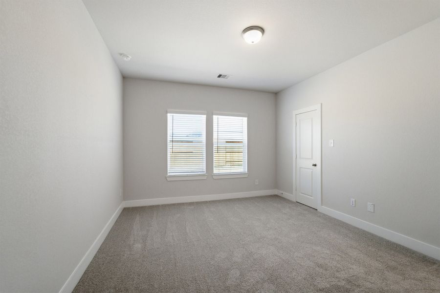 Spacious, unfurnished interior of a new home in Bay Creek, Baytown (Image 51).