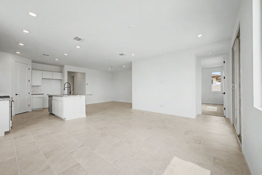 Spacious, unfurnished interior of a new home in Mason Ranch II, Surprise (Image 8).