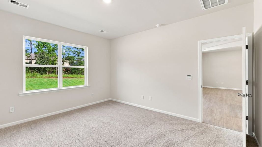Spacious, unfurnished interior of a new home in Durbin Meadows Traditions, Fountain Inn (Image 28).