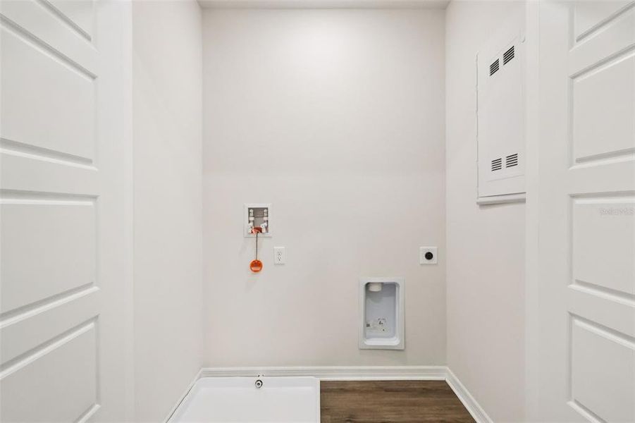 Spacious, unfurnished interior of a new home in , Davenport (Image 20).