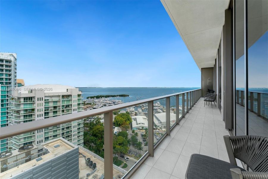 Condo located in Miami, FL showcasing its design and architecture (Image 4).