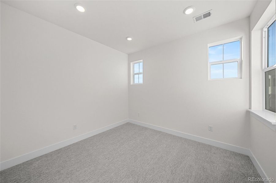 Spacious, unfurnished interior of a new home in Duet at Sterling Ranch, Littleton (Image 25).