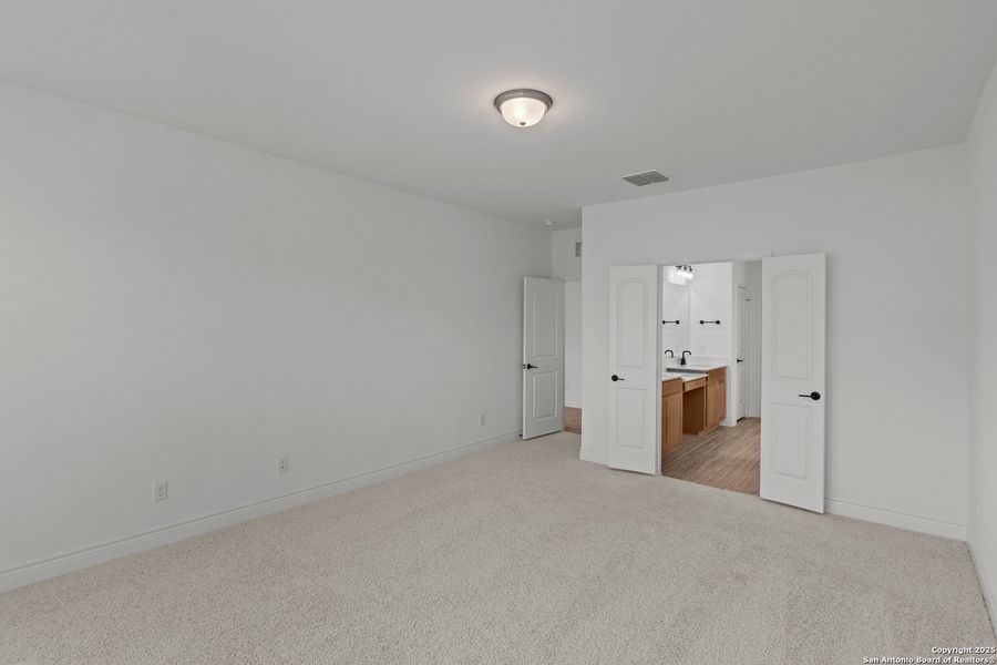 Spacious, unfurnished interior of a new home in Legacy at Lake Dunlap, New Braunfels (Image 23).