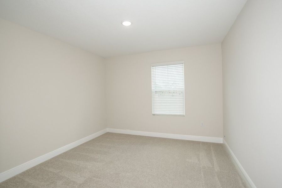 Spacious, unfurnished interior of a new home in Pasadena Woods, Dade City (Image 23).