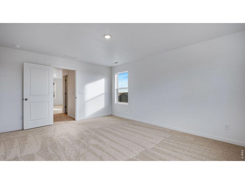 Spacious, unfurnished interior of a new home in Lakeside Canyon, Mead (Image 37). Spacious, unfurnished interior of a new home in Lakeside Canyon, Mead (Image 37).