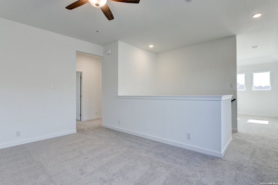 Spacious, unfurnished interior of a new home in Arcadia Ridge, San Antonio (Image 34).