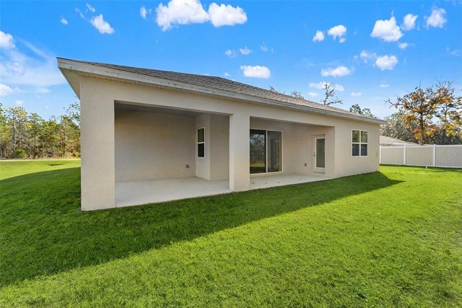 Exterior details and patio area of a home in , Weeki Wachee (Image 30).