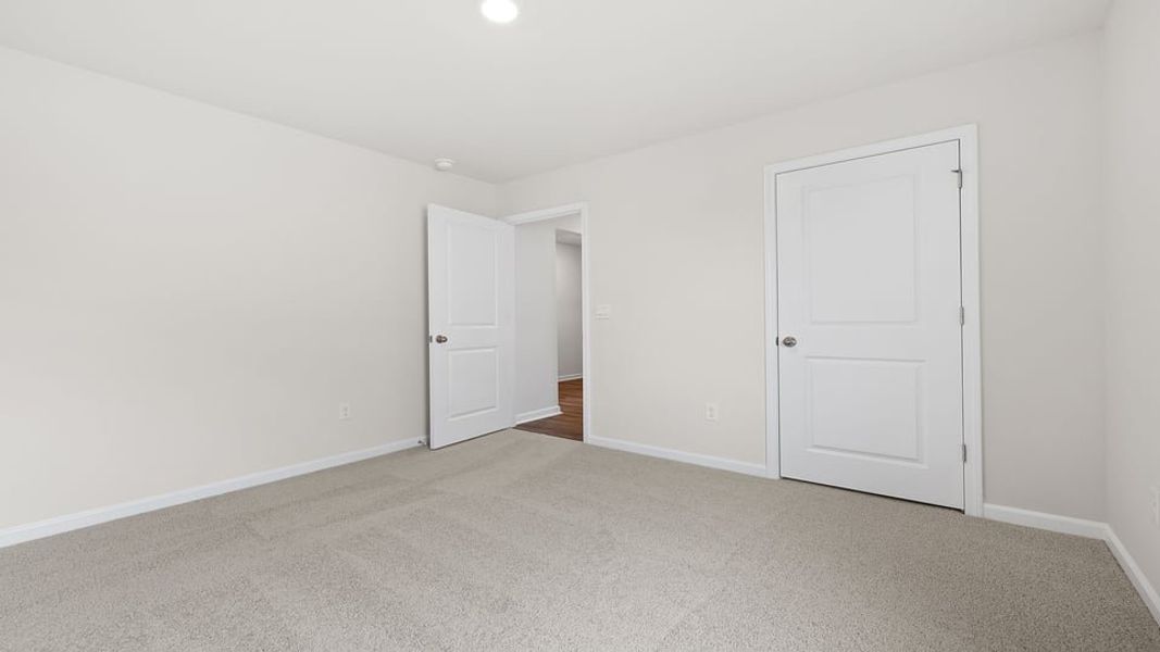 Spacious, unfurnished interior of a new home in Lakestone, Woodruff (Image 15).