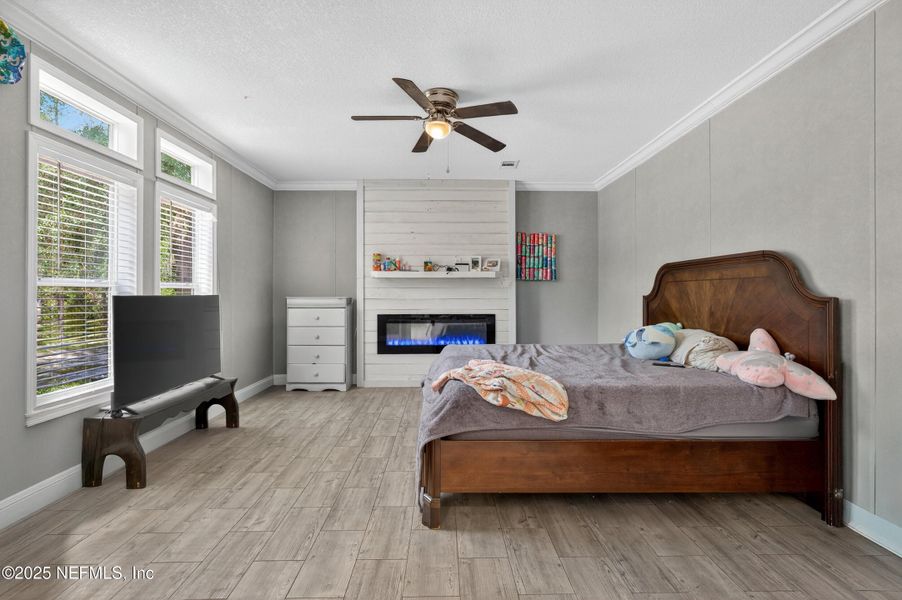 Furnished interior view inside a new home in , Middleburg (Image 7).