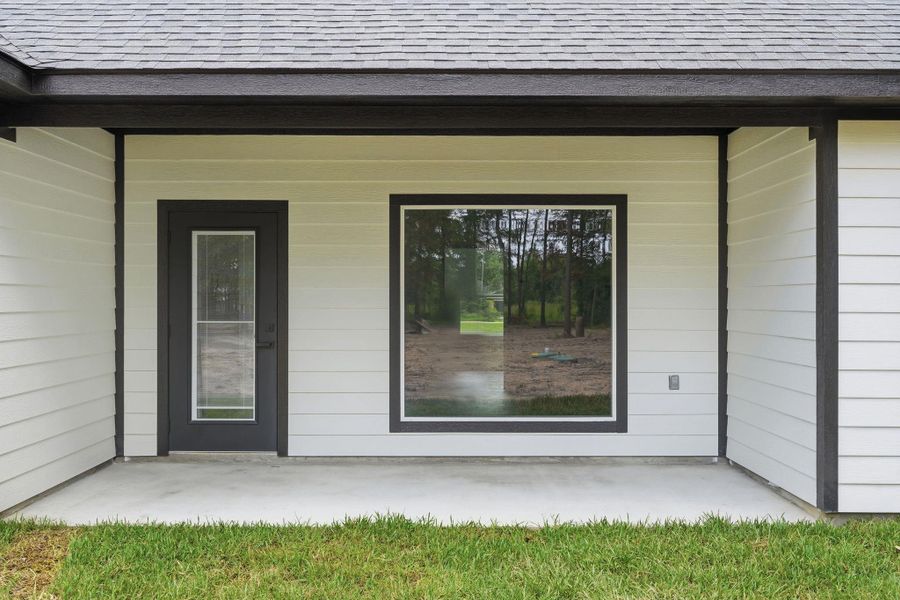 Exterior details and patio area of a home in , Conroe (Image 3).