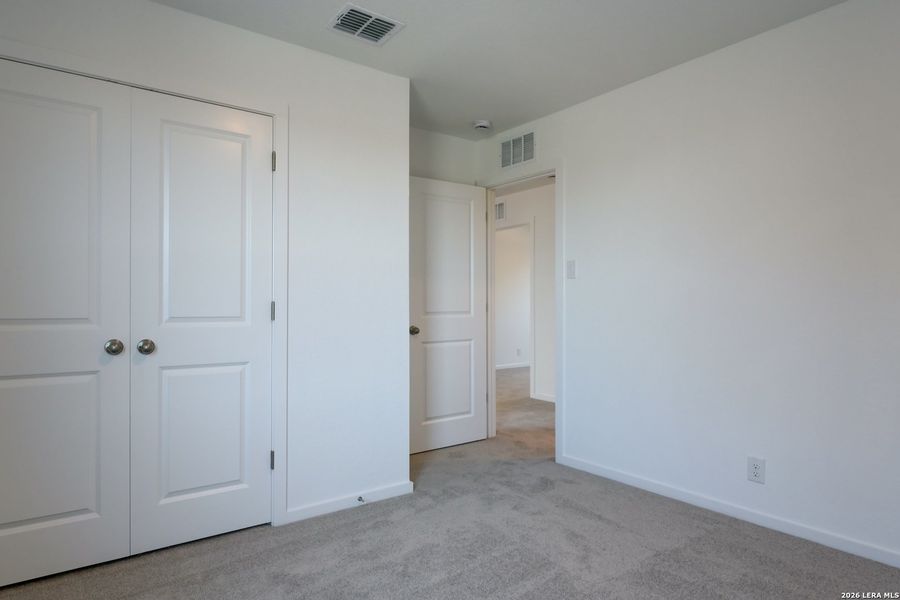 Spacious, unfurnished interior of a new home in Hennersby Hollow, San Antonio (Image 28).