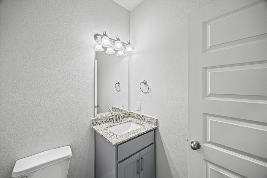 **Photos are a representation. Colors and features may differ** **Photos are a representation. Colors and features may differ**